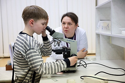 Ночные экскурсии и мастер-классы по каллиграфии: как встретили \"Библионочь\" в Национальной библиотеке Беларуси