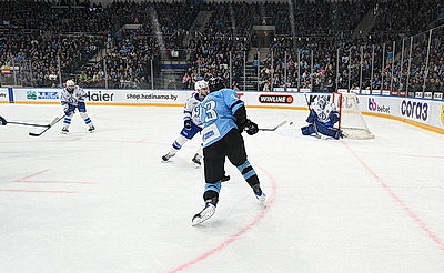 Минские динамовцы обыграли московских одноклубников на старте плей-офф КХЛ