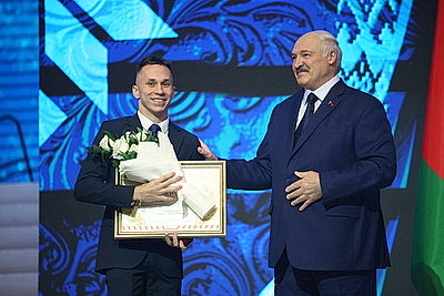 Лукашенко вручил премии \"За духовное возрождение\" и спецпремии Президента