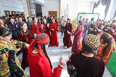 По-восточному ярко и по-белорусски гостеприимно. В ГрГУ им. Я. Купалы отметили Навруз