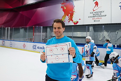 В хоккей играют не только мужчины. Всемирный женский хоккейный матч прошел в Минске