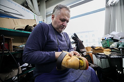 От набойки до портфеля. Как белорусские мастера дарят вещам вторую жизнь