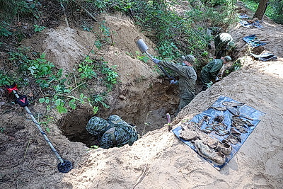 Полевые поисковые работы ведут военнослужащие Беларуси и России в Гродненском районе