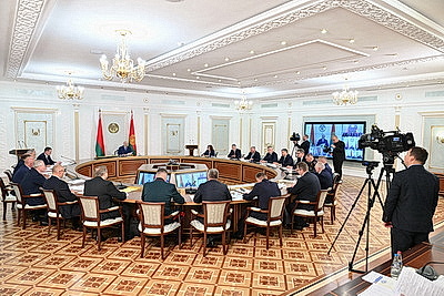 Техника, кадры и надежность сушильного хозяйства. Лукашенко назвал главные условия успеха уборочной