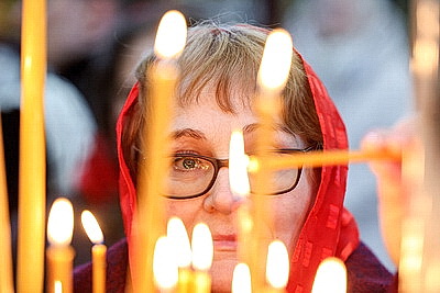 Благодатный огонь от гроба Господня доставили в Минск