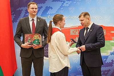 Всебелорусская акция \"Мы - граждане Беларуси!\" стартовала в Конституционном Суде