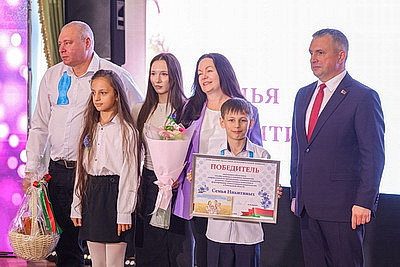 \"Настоящий жизненный подвиг\". Орден Матери вручили 17 жительницам Гомельской области