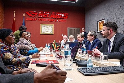 Парламентская делегация Зимбабве посетила РНПЦ \"Мать и дитя\" и МТЗ