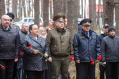 Останки не менее 75 мирных граждан, убитых в 1942 году, перезахоронили в Ветковском районе