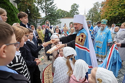 Православные верующие празднуют Рождество Пресвятой Богородицы