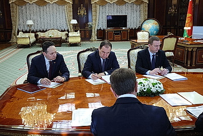 Лукашенко принял доклад Нацбанка, выступив за здоровую конкуренцию в решении важных для страны вопросов