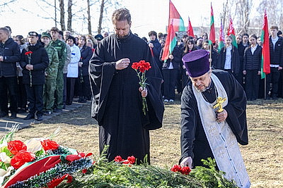 Останки 12 жертв геноцида белорусского народа перезахоронили в Кобрине