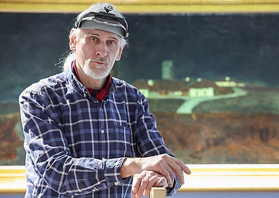 Снимал слои чужеродного лака. Витебский реставратор завершил работу над картиной Куинжи