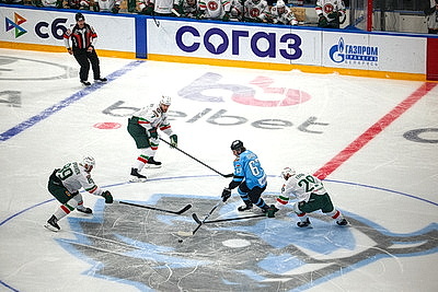 Лукашенко приехал на первую четвертьфинальную игру \"Динамо-Минск\" в плей-офф КХЛ