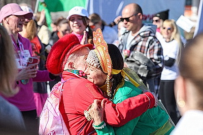 \"Заряд эндорфинами и цветы на финише\". \"Красивый забег\" прошел в Минске