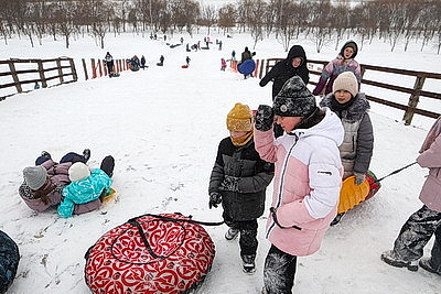 В Минске оборудованы снежные горки для зимних забав