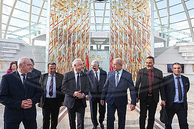 Парламентская делегация Алжира посетила музей истории ВОВ