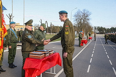 В Бресте более 300 десантников-срочников уволили в запас