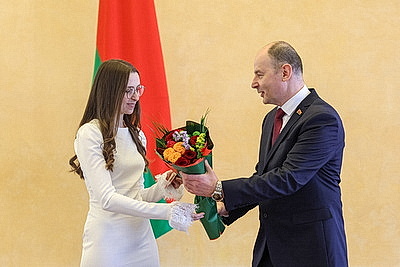 Орденом Матери наградили 42 представительниц Минской области