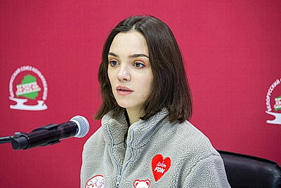 Двукратный серебряный призер Олимпийских игр Евгения Медведева провела мастер-класс для юных спортсменов