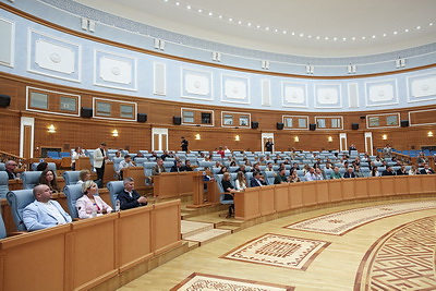 Представители бизнеса посетили с экскурсией Дворец Независимости