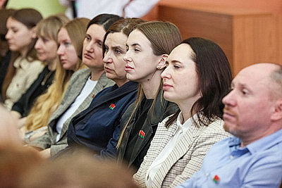 Диалоговая площадка \"Женщина в профессии: учим сердцем, вдохновляем примером\" прошла в гимназии №13 Минска