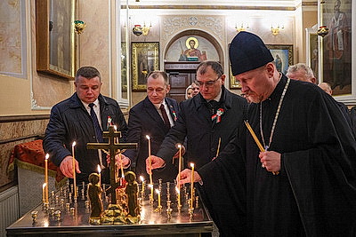 Почтить память погибших. Возложения цветов к братским могилам и мемориалам проходят в канун Дня Победы