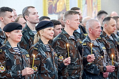 Хоругвь с ликом Александра Невского вручили отряду милиции особого назначения УВД Витебского облисполкома