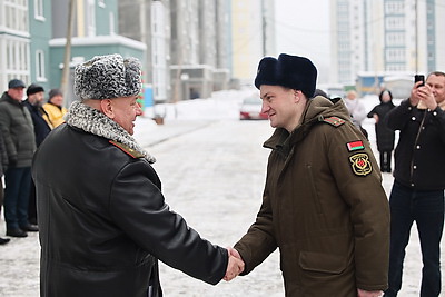 Ключи от арендных квартир получили 60 семей военнослужащих Борисовского гарнизона