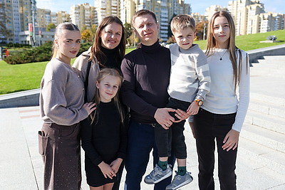 Финалисты конкурса \"Семья года\" почтили память героев Великой Отечественной войны в Минске