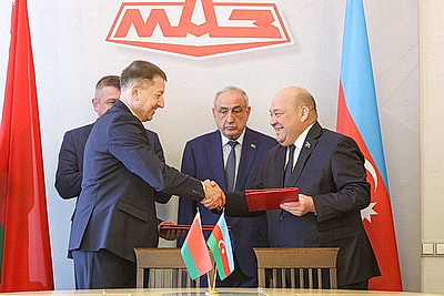 МАЗ поставит 100 машинокомплектов для производства коммунальной техники в Азербайджан