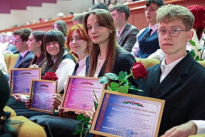 Будущее белорусской науки, культуры и спорта. Лучших выпускников Минска чествовали в Доме молодежи