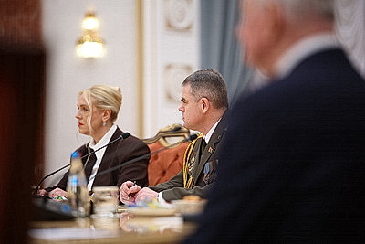 Лукашенко вручил дипломы доктора наук и аттестаты профессора