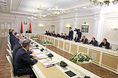 Работа антикризисных управляющих, выплата заработка. Темы совещания Лукашенко с Совмином