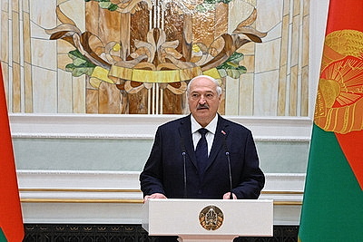 Лукашенко в преддверии Дня народного единства вручил госнаграды заслуженным представителям различных сфер