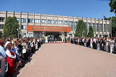 Почти половина выпускников - медалисты. В Лицее БГУ прозвенел последний звонок