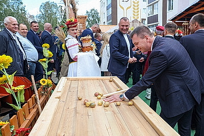 \"Дажынкі-2026\". Фестиваль-ярмарка тружеников села проходит в Барановичском районе