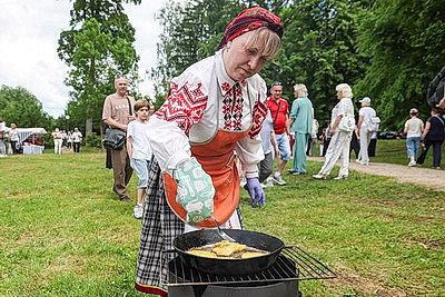 Тепло встреч и вкус традиций. Третий день фестиваля нацкультур собрал гостей на Августовском канале