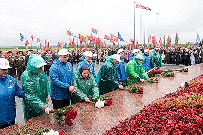 На Кургане Славы проходит областной праздник ко Дню Победы