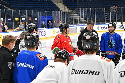 Лукашенко приехал на тренировку хоккеистов \"Динамо-Минск\"