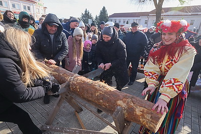 С размахом, звучно и вкусно. Как отпраздновали Масленицу жители Берестовицкого района