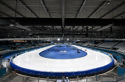 Конькобежка Зуева проводит тренировку перед Олимпиадой в Милане