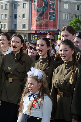 Более сотни Екатерин спели песню \"Катюша\" на площади Единства в Могилеве
