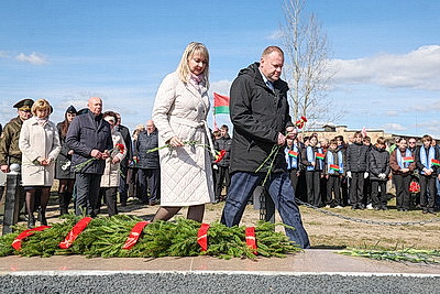Память сквозь поколения. В Дятловском районе прошел митинг на месте расстрела фашистами мирных жителей