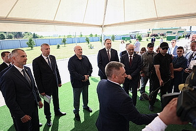 Лукашенко посетил хозяйство, где разводят красную породу коров