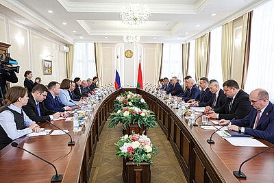 Беларусь готова активно участвовать в обновлении парка техники Мурманской области