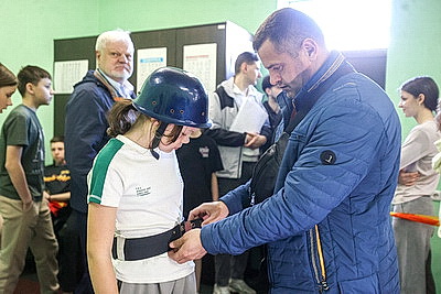 В Бресте проходит первенство города по подъему по штурмовой лестнице