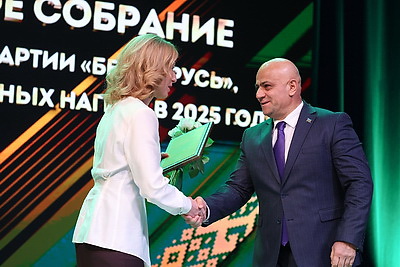 Новые проекты и международное сотрудничество. Заседание Высшего политического совета партии \"Белая Русь\" проходит в Минске