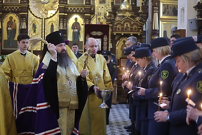Хоругвь с ликом апостола и евангелиста Матфея торжественно вручили Гродненской региональной таможне