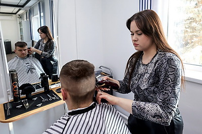\"Ценовой фактор - решающий\". Как в полоцком доме быта сохраняют популярные у населения услуги
